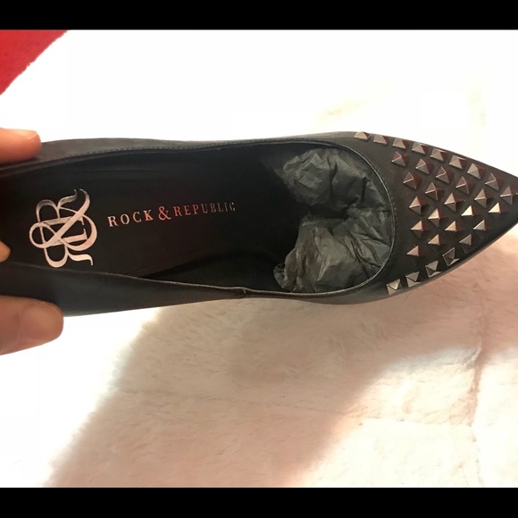 ROCK & REPUBLIC HEELS - Picture 2 of 3